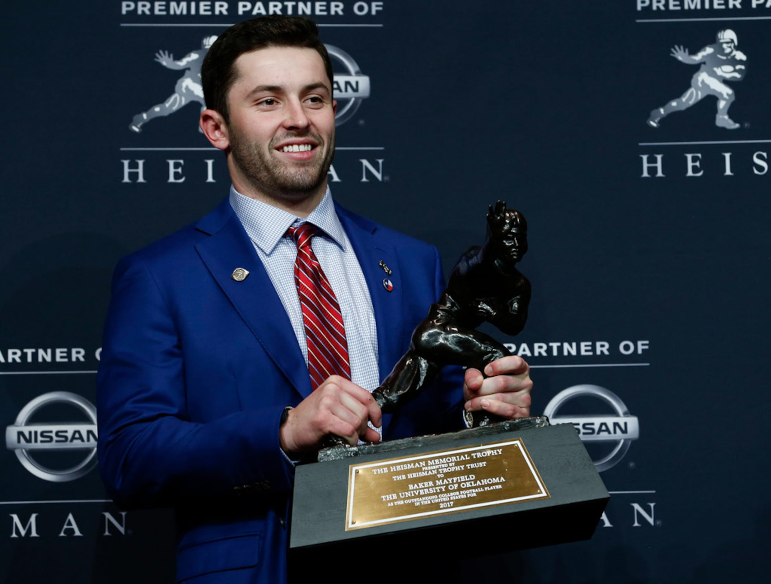 October 14, 2017:Oklahoma Sooners quarterback Baker Mayfield (6) celebrates  with the GOLDEN HAT trophy after the Red River Showdown NCAA Football game  between the University of Oklahoma Sooners and the University of