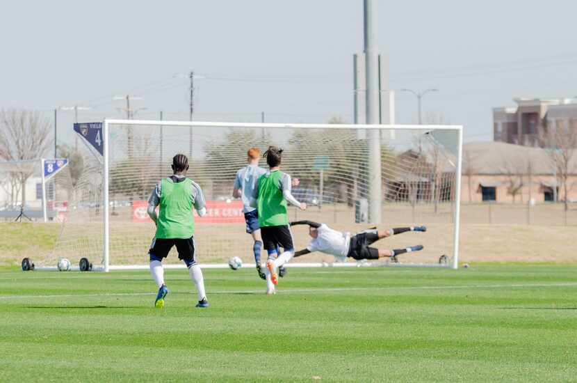 The loan goal  for North Texas SC squeaks past the Swope Park Ranger keeper. (2-13-19)