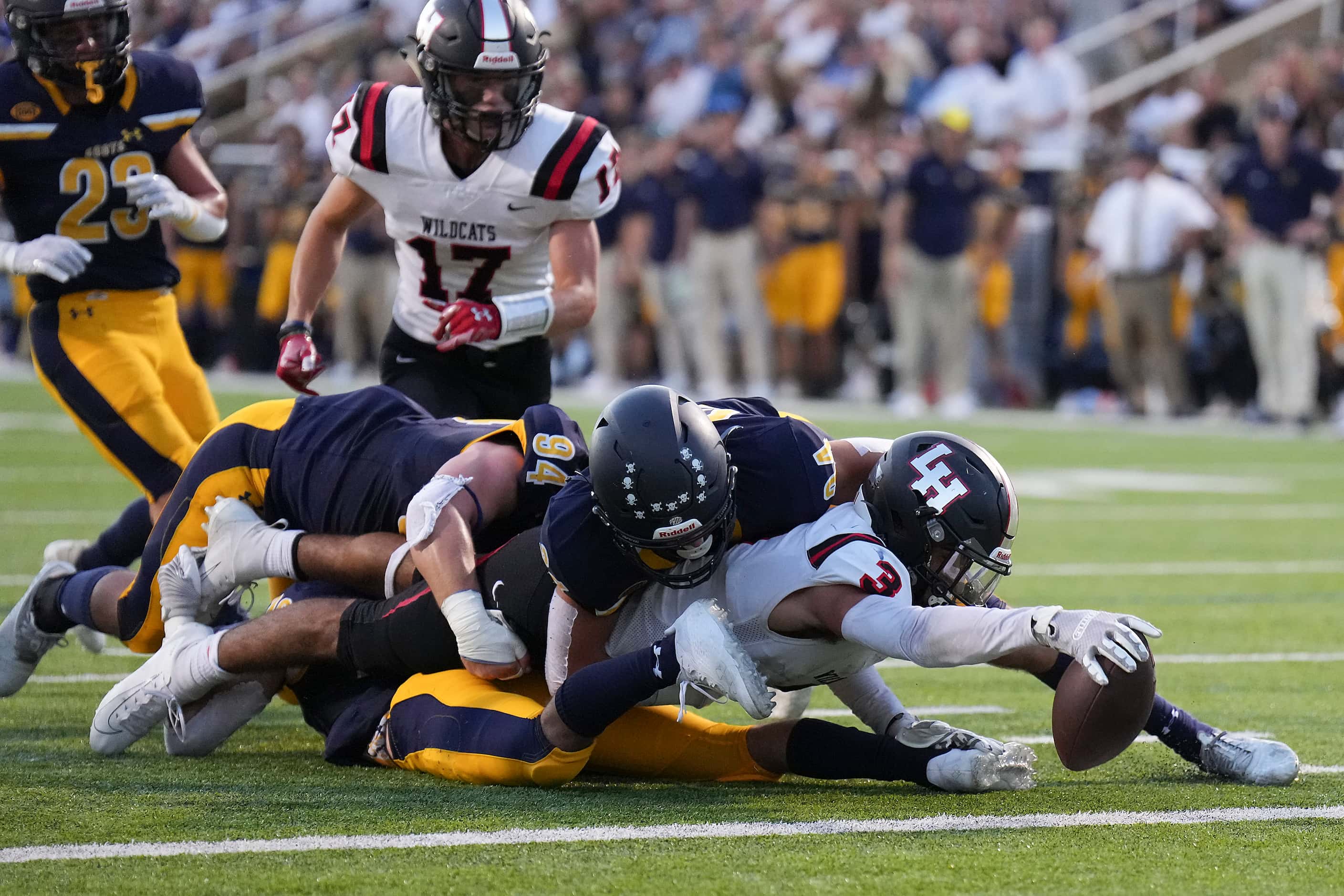 Lake Highlands running back Deonte Dean (3) dives for the end zone to score on a touchdown...