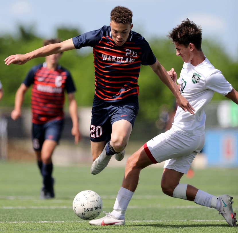 Frisco Wakeland's Micah Kelley (20) and Humble Kingwood Park's Tony Sterner (22) go after...