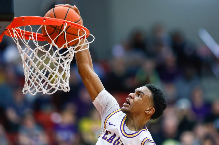 Richardson senior guard Rylan Griffen (3) dunks during the first half of a boys Class 6A...