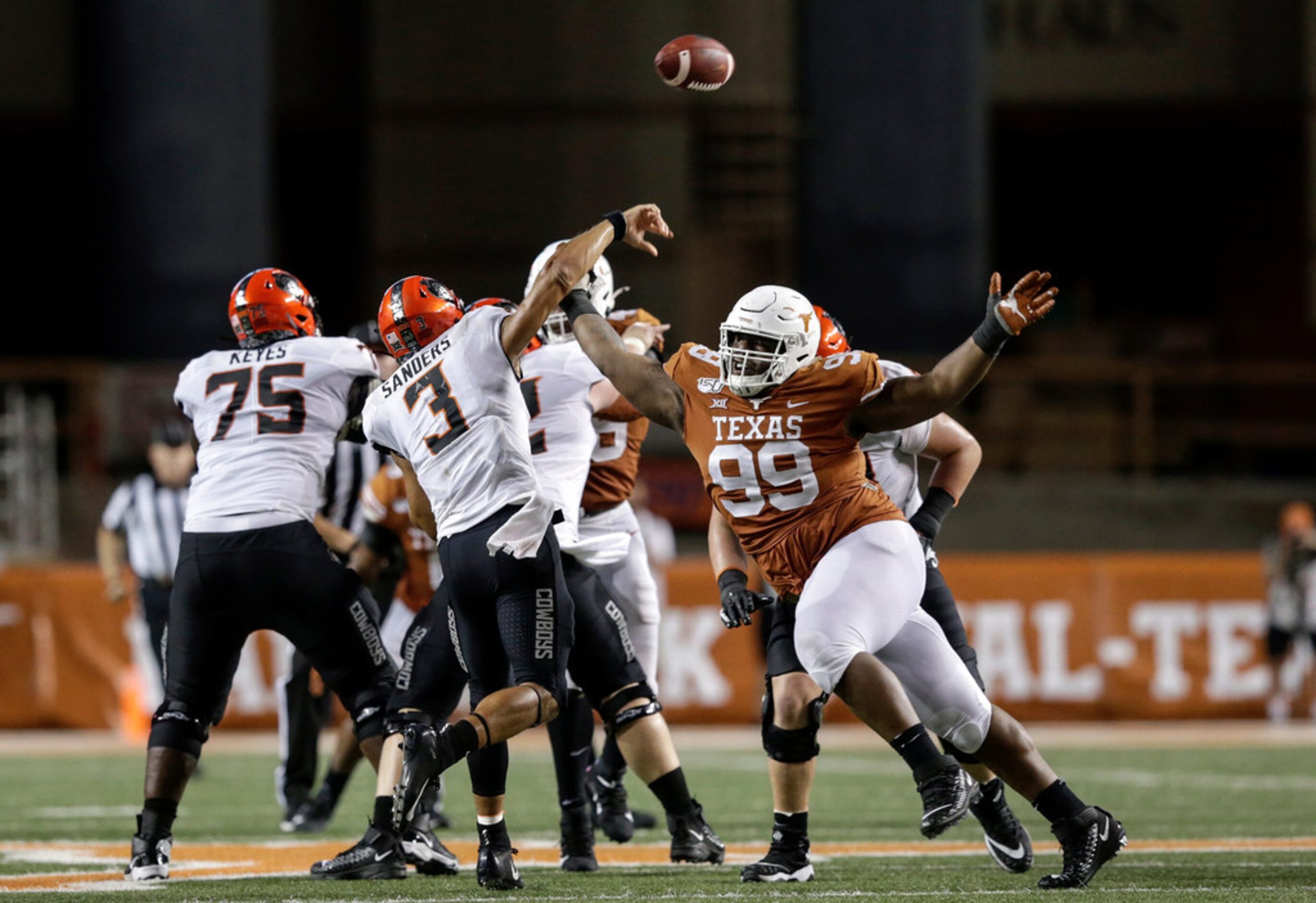 AUSTIN, TX - SEPTEMBER 21:  Spencer Sanders #3 of the Oklahoma State Cowboys throws a pass...