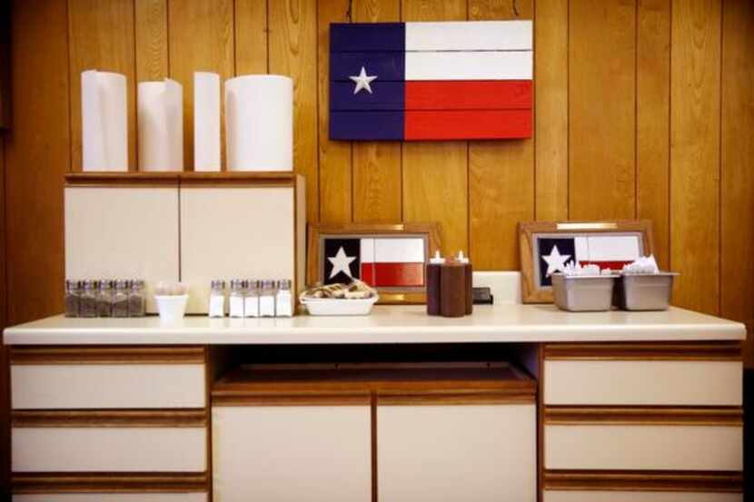 
Simple Texas surroundings are found at Lazy S&M BBQ.
