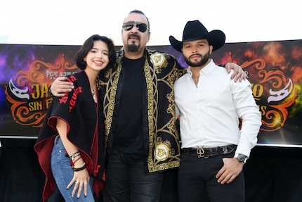 Ángela Aguilar, Pepe Aguilar  y Leonardo Aguilar.