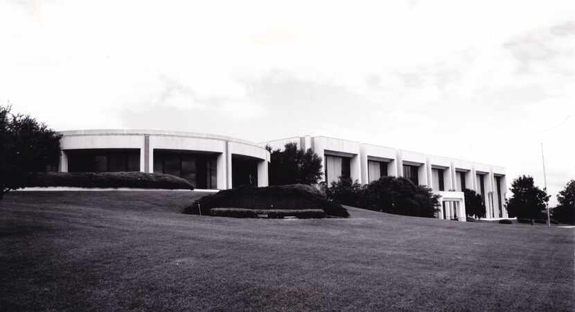 The building soon after opening in 1976.