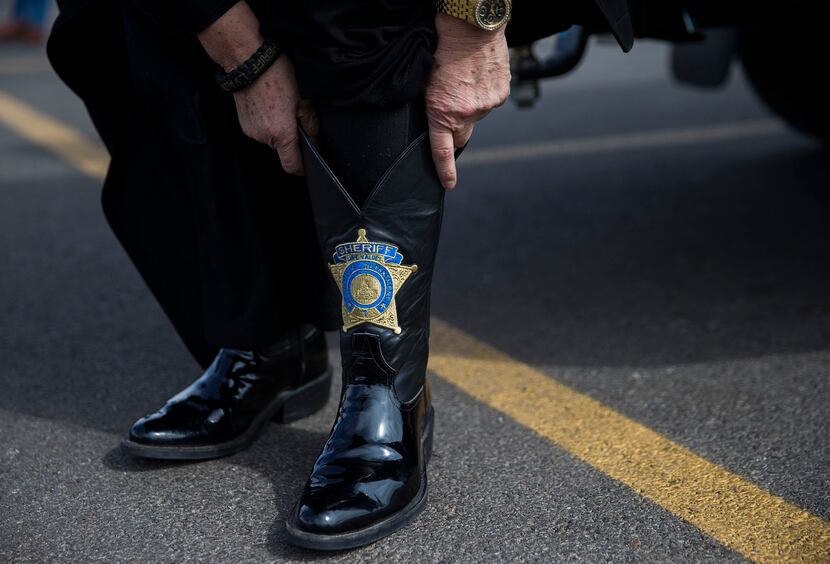 Gubernatorial candidate and former Dallas County Sheriff Lupe Valdez puts on her favorite...