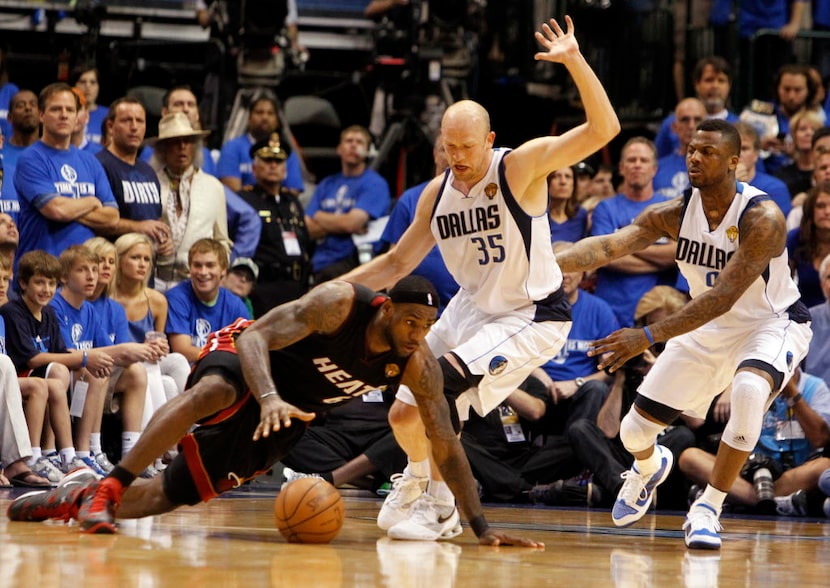 Dallas Mavericks power forward Brian Cardinal (35) defends Miami Heat small forward LeBron...