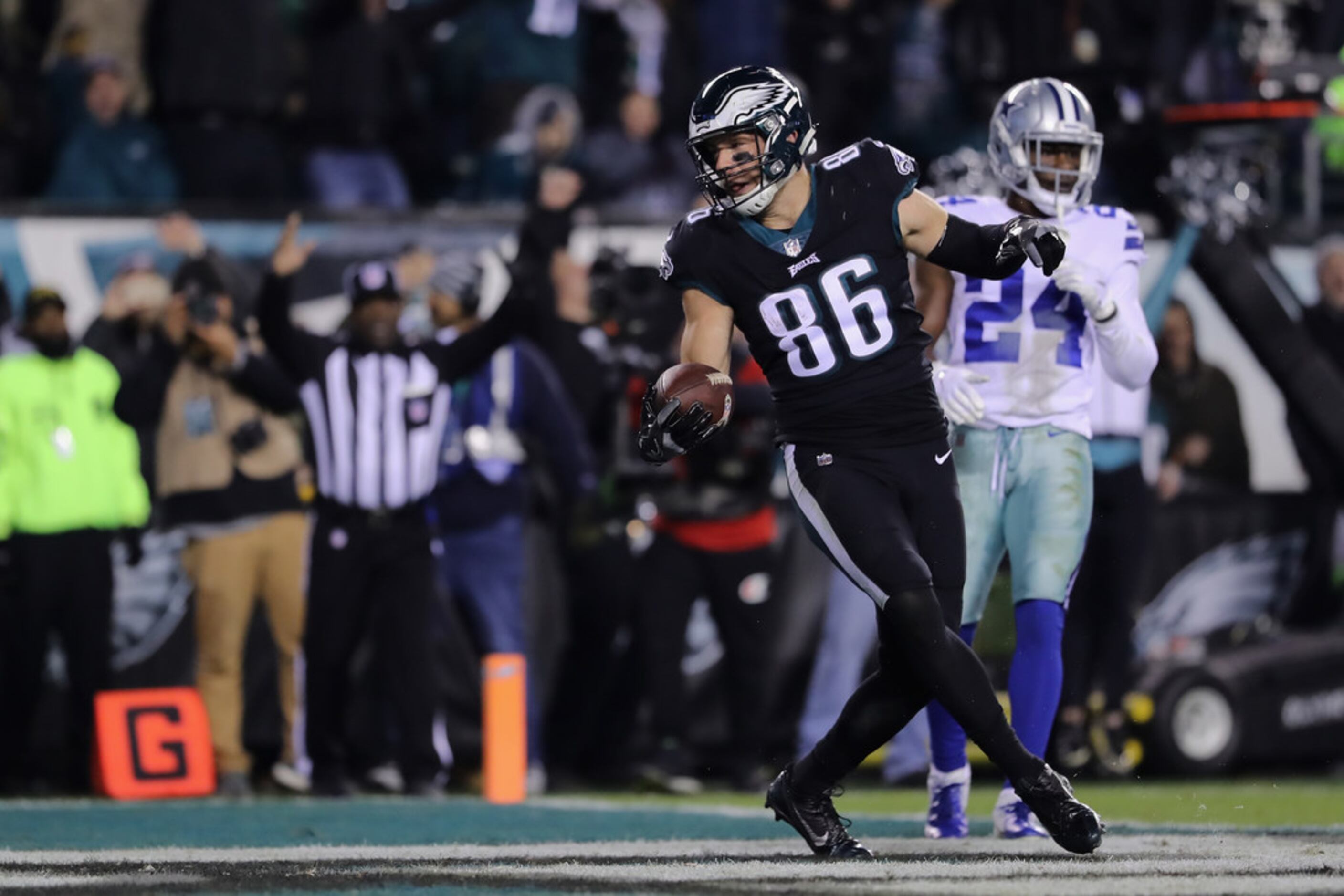 Zach Ertz breaks Eagles record for the most receptions in a season