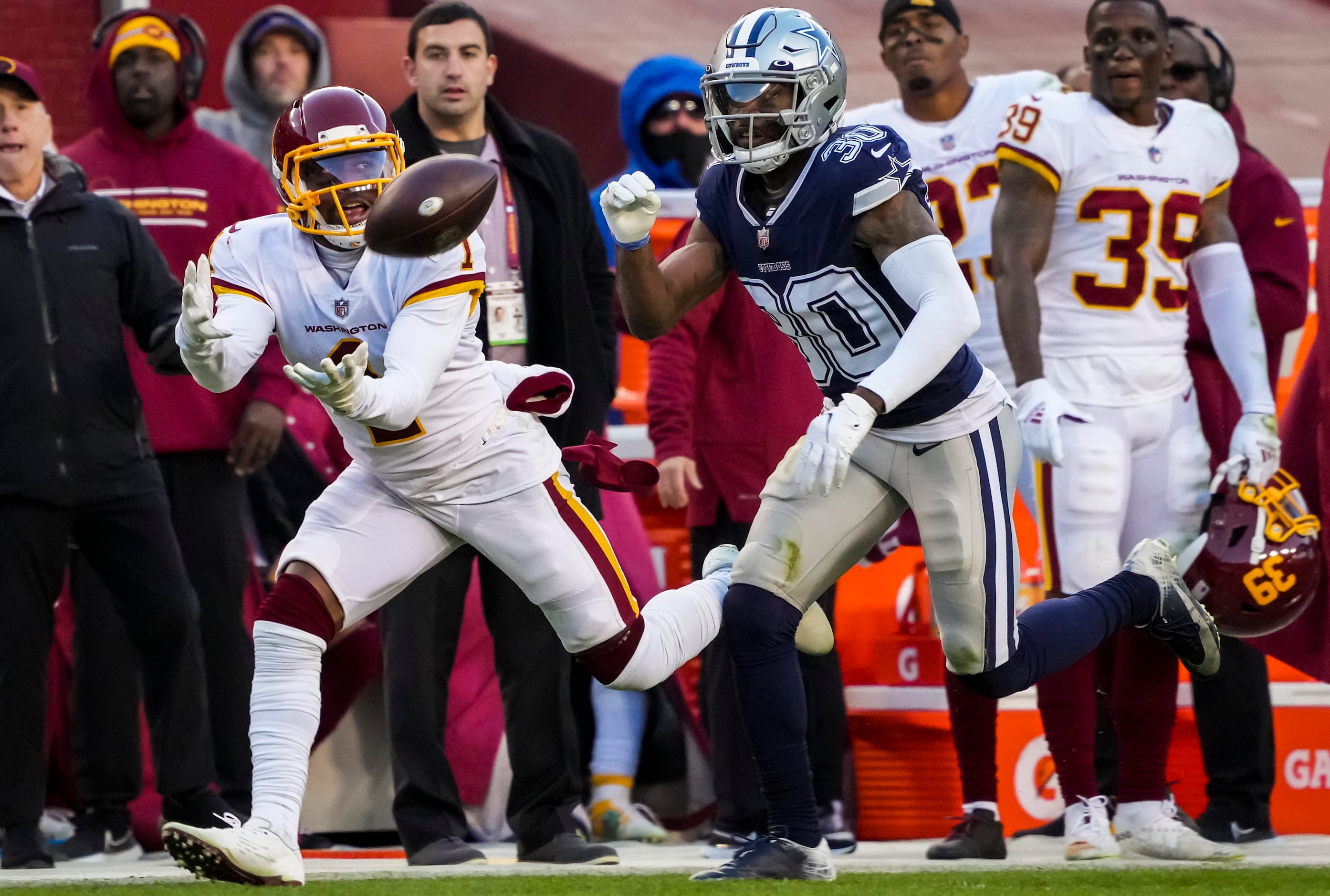 Cowboys escape with a victory over Washington Football Team — see photos