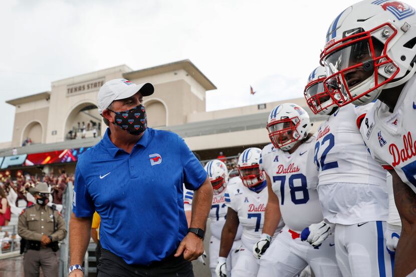 FILE — Head coach Sonny Dykes of the Southern Methodist Mustangs leads the team on to the...