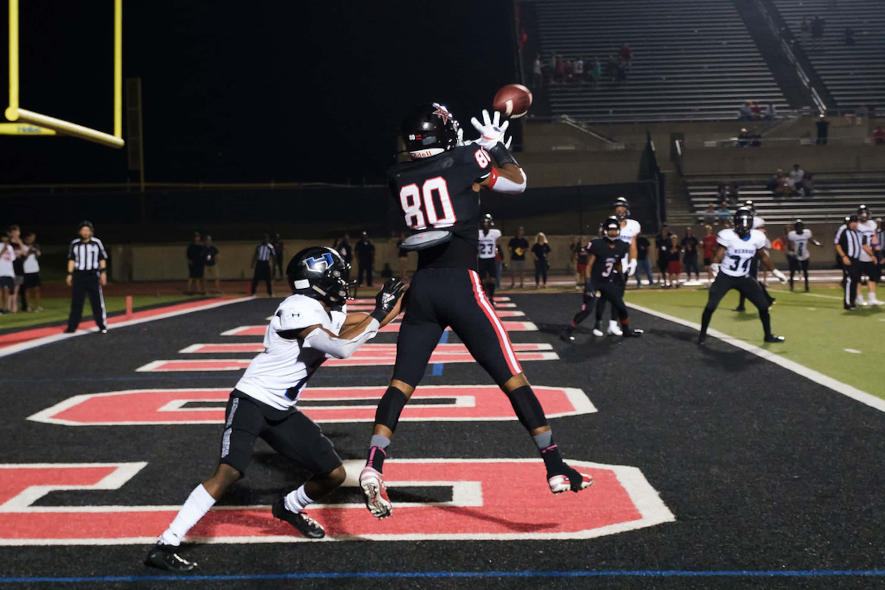 Coppell wide receiver Bishop Bell (80) catches a touchdown pass as Hebron defensive back...