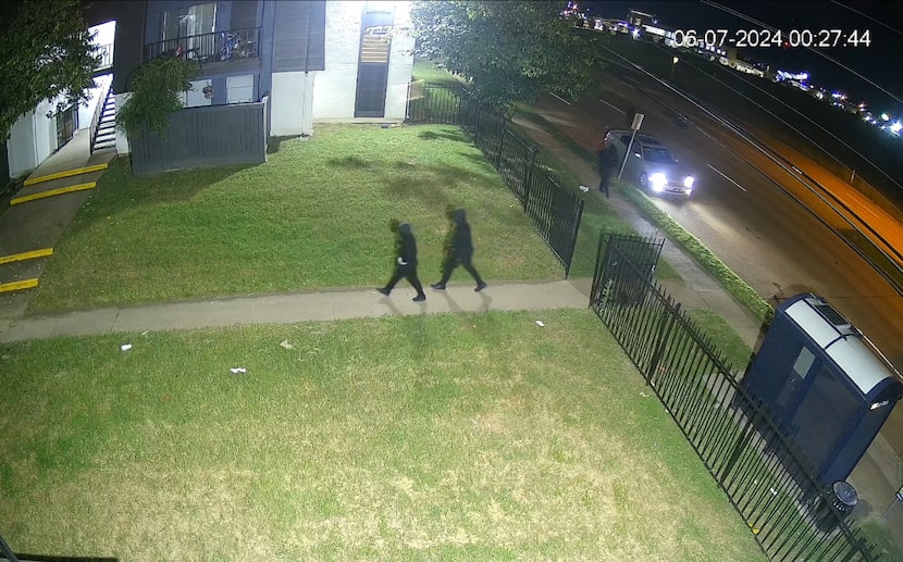 Surveillance footage shows three suspects walking across an apartment courtyard. Dallas...