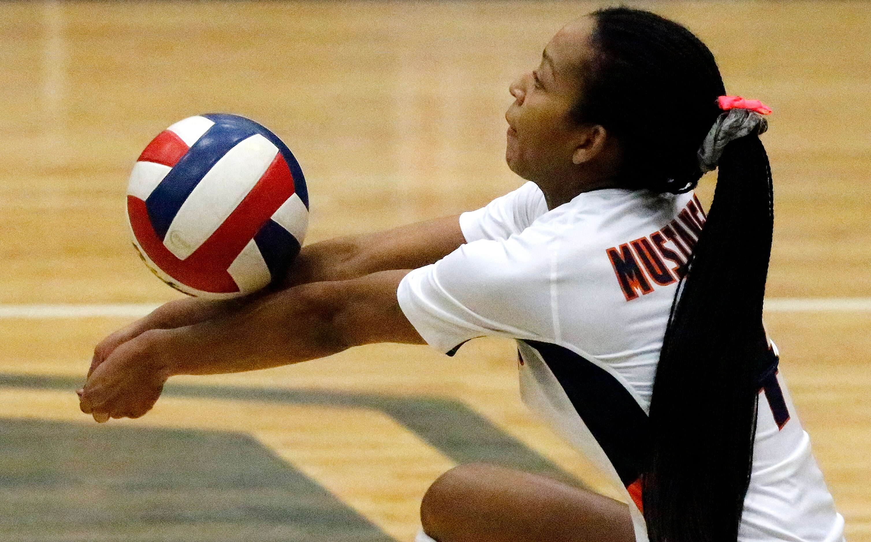 Sachse High School Shaliyah Rhoden (4) receivers serve during game one as Sachse High School...