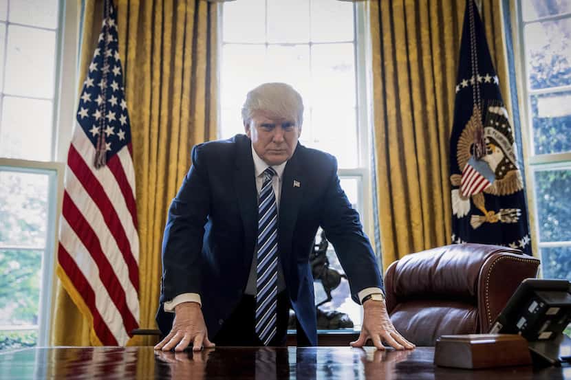 El presidente Donald Trump en la Oficina Oval en la Casa Blanca en Washington, el 21 de...