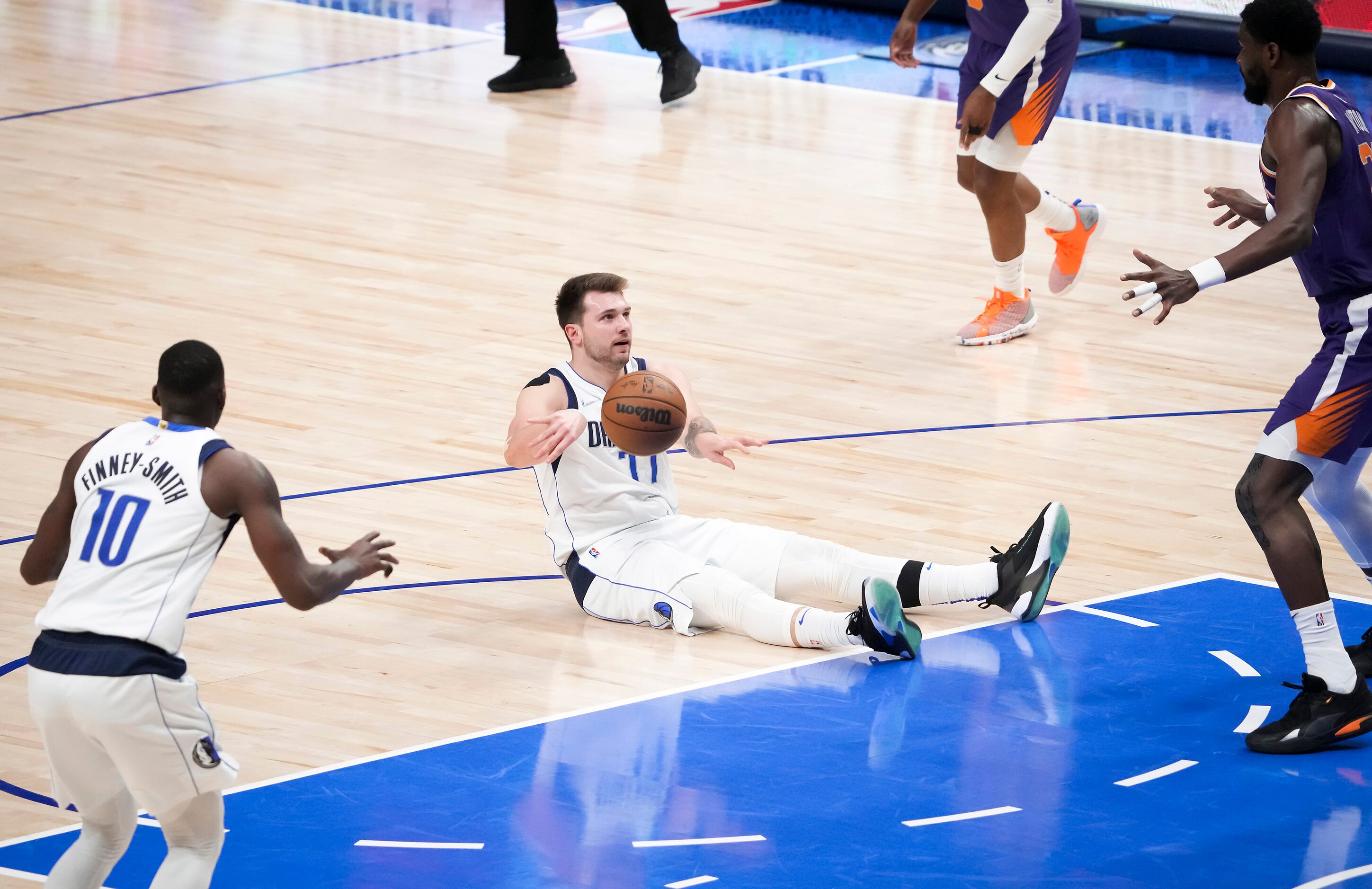 Dallas Mavericks guard Luka Doncic passes the ball to forward Dorian Finney-Smith after...