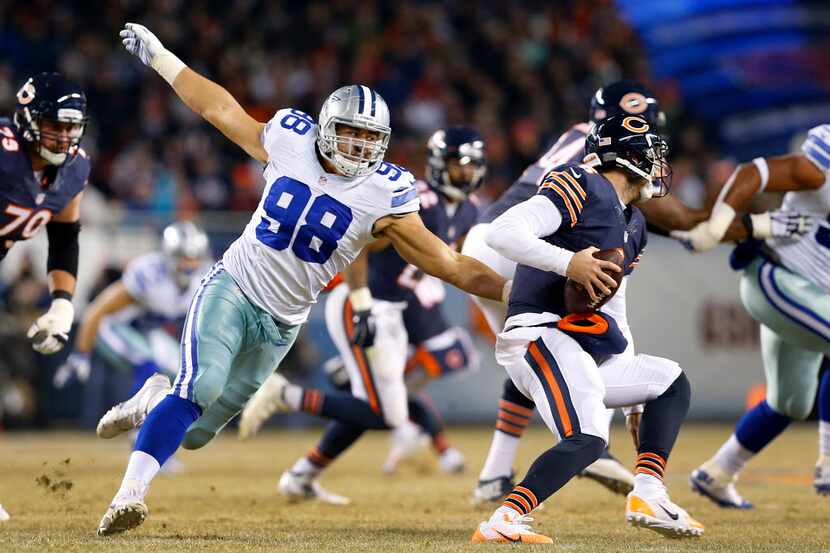 Dallas Cowboys defensive tackle Tyrone Crawford (98) chases down Chicago Bears quarterback...