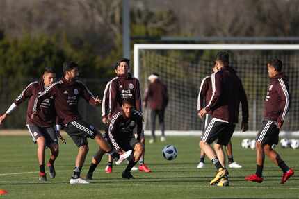 La selección mexicana entrenando en San Antonio el martes. Foto de Omar Vega para Al Día