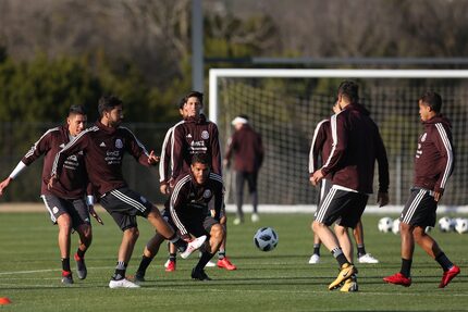 La selección mexicana entrenando en San Antonio el martes. Foto de Omar Vega para Al Día