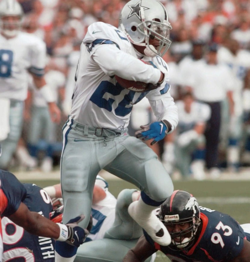 ORG XMIT: DXS102 Dallas Cowboys running back Sherman Williams (20) high-steps through the...