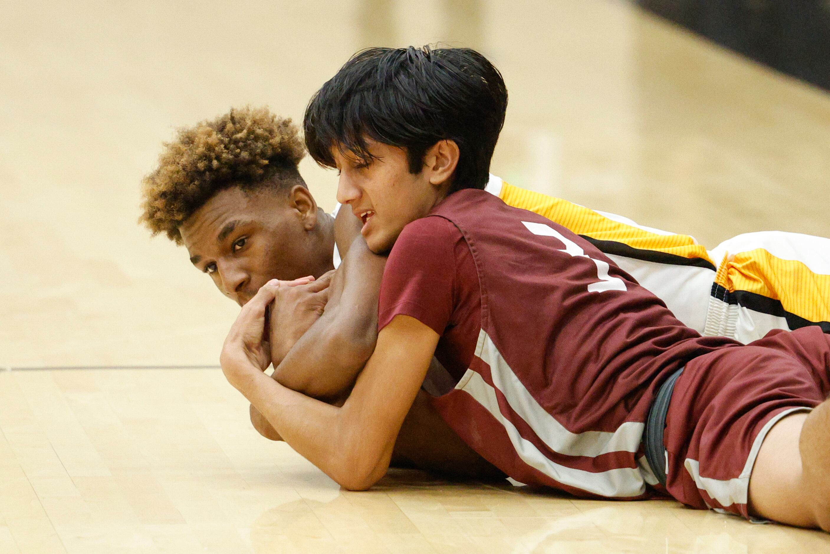 Frisco Memorial’s Isiah Anderson (11) and Plano guard Atreya Vaidya (3) wrestle for a loose...