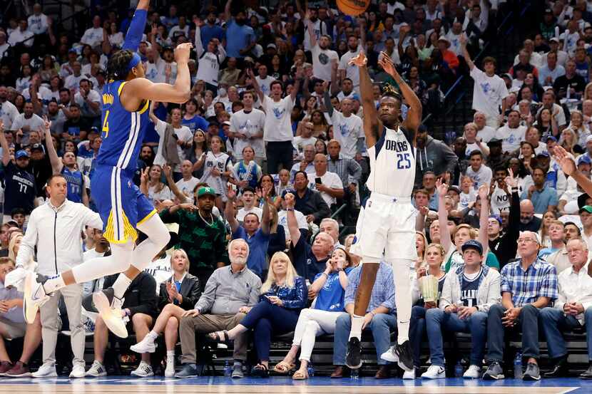 Dallas Mavericks forward Reggie Bullock (25) makes a three-pinter from the corner against...