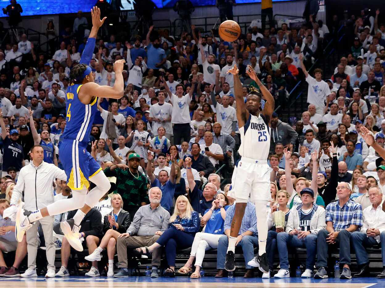 Dallas Mavericks forward Reggie Bullock (25) makes a three-pinter from the corner against...