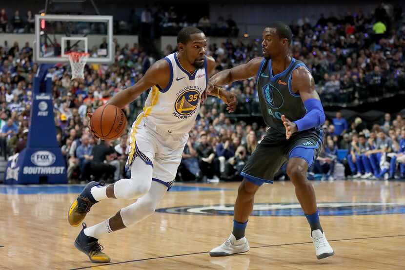 DALLAS, TX - NOVEMBER 17:  Kevin Durant #35 of the Golden State Warriors drives to the...