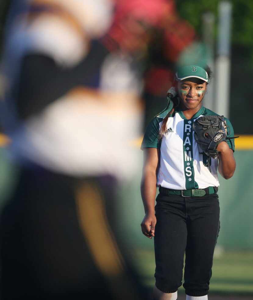 Berkner pitcher Taudrea Sinnie prepares to pitch during a high school softball game between...