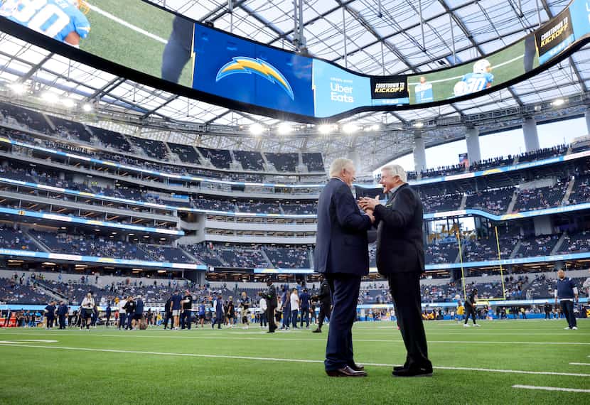 Oct. 16, 2023: Cowboys owner Jerry Jones (left) visits with his former Pro Football Hall of...