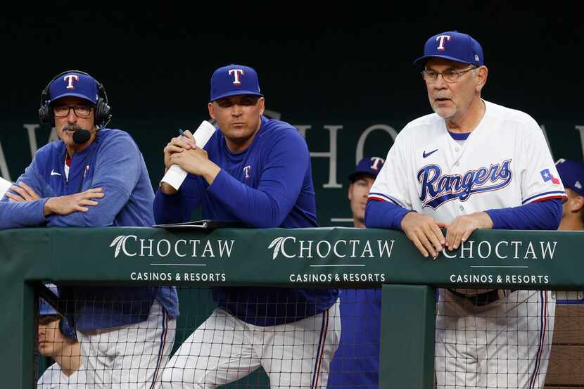 Texas Rangers manager Bruce Bochy (right), bench coach Donnie Ecker (center) and pitching...