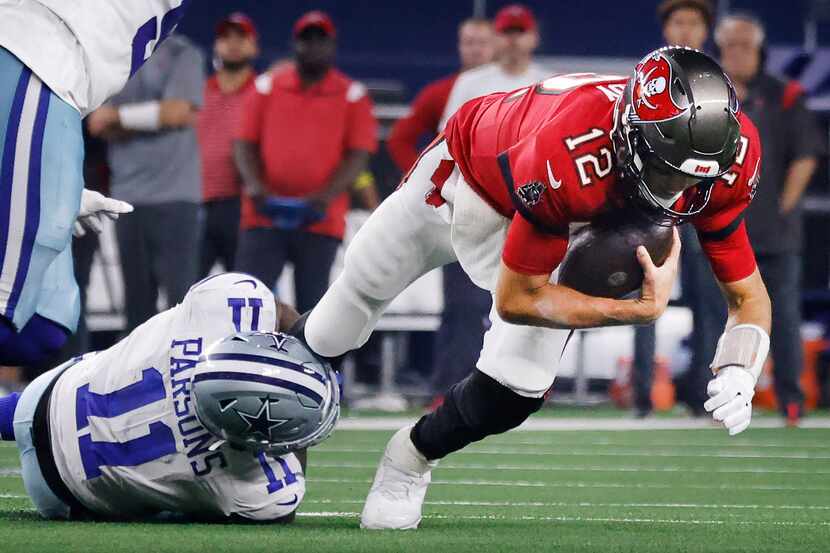 Dallas Cowboys linebacker Micah Parsons (11) sacks Tampa Bay Buccaneers quarterback Tom...