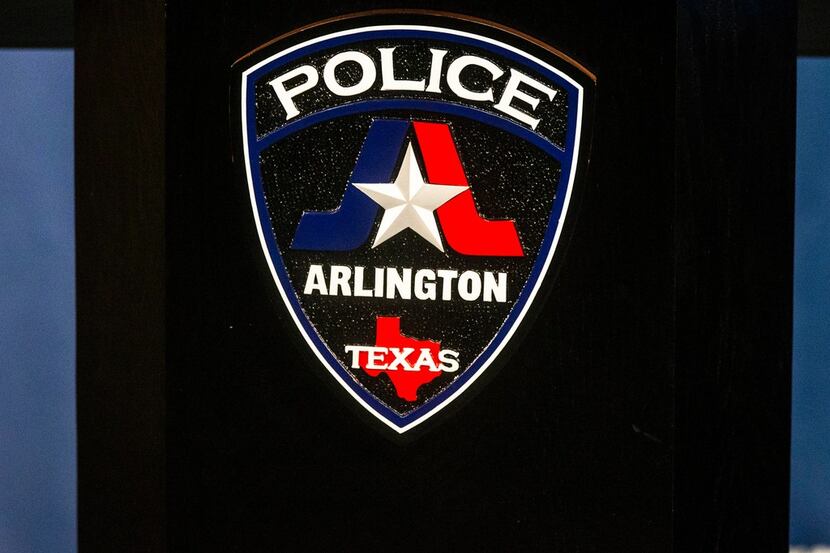 The seal of Arlington Police Department.
