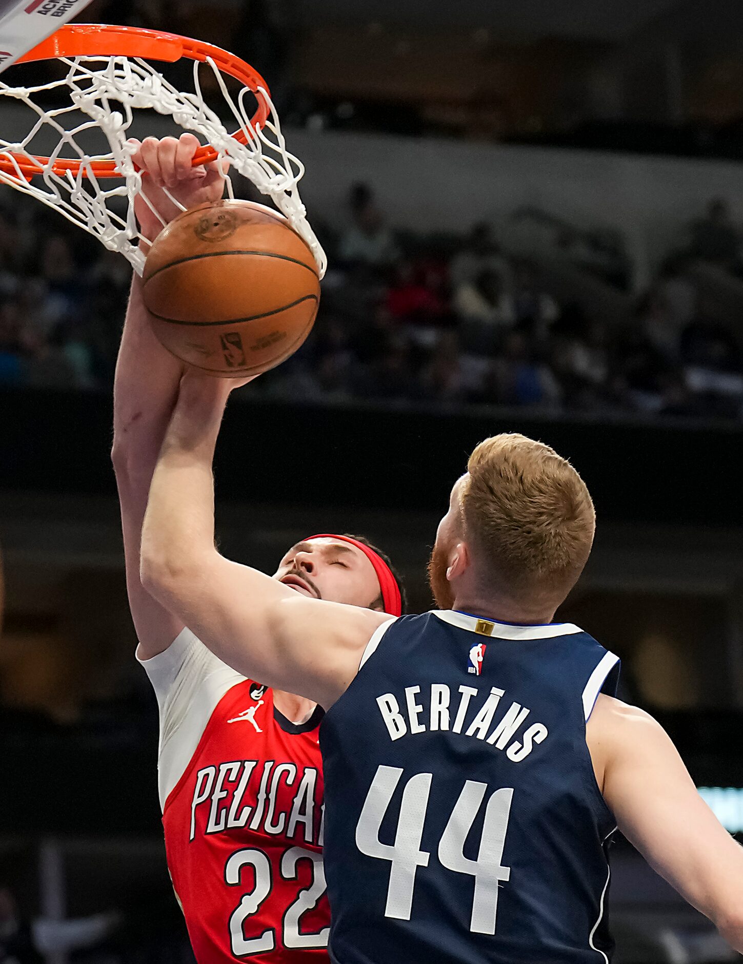 New Orleans Pelicans forward Larry Nance Jr. (22) dunks the ball past Dallas Mavericks...