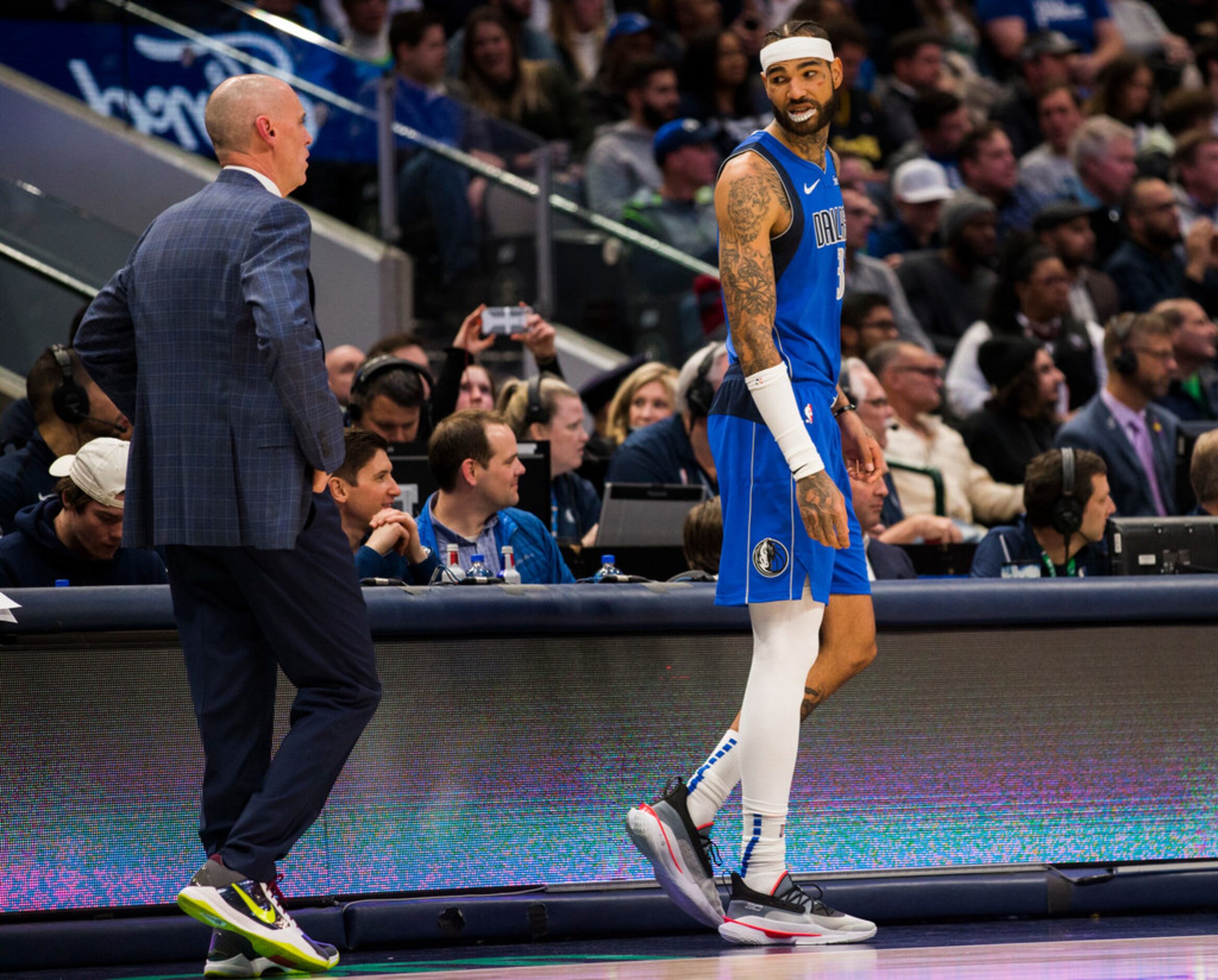 Dallas Mavericks center Willie Cauley-Stein (33) looks back at Dallas Mavericks head coach...