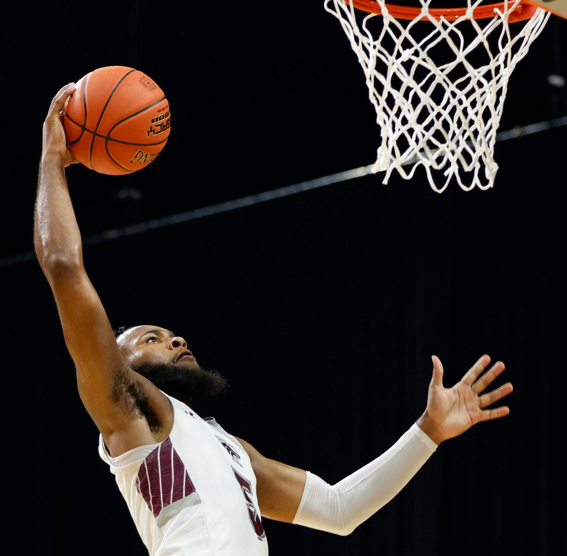 Mansfield Timberview guard Jared Washington (5) dunks the ball during the first half of a...