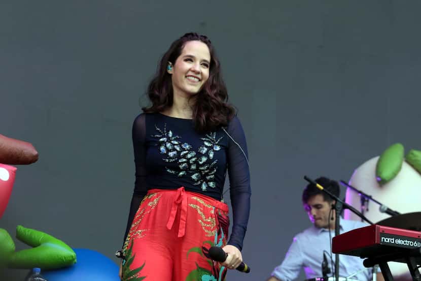 Foto de Ximena Sariñana en un concierto.
