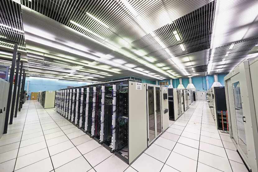 A general view in the CERN Computer / Data Centre and server farm of the 1450 m2 main room...