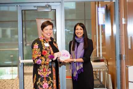 Amy Lewis Hofland receives the inaugural Orchid Giving Circle Ambassador Award from Sakina...