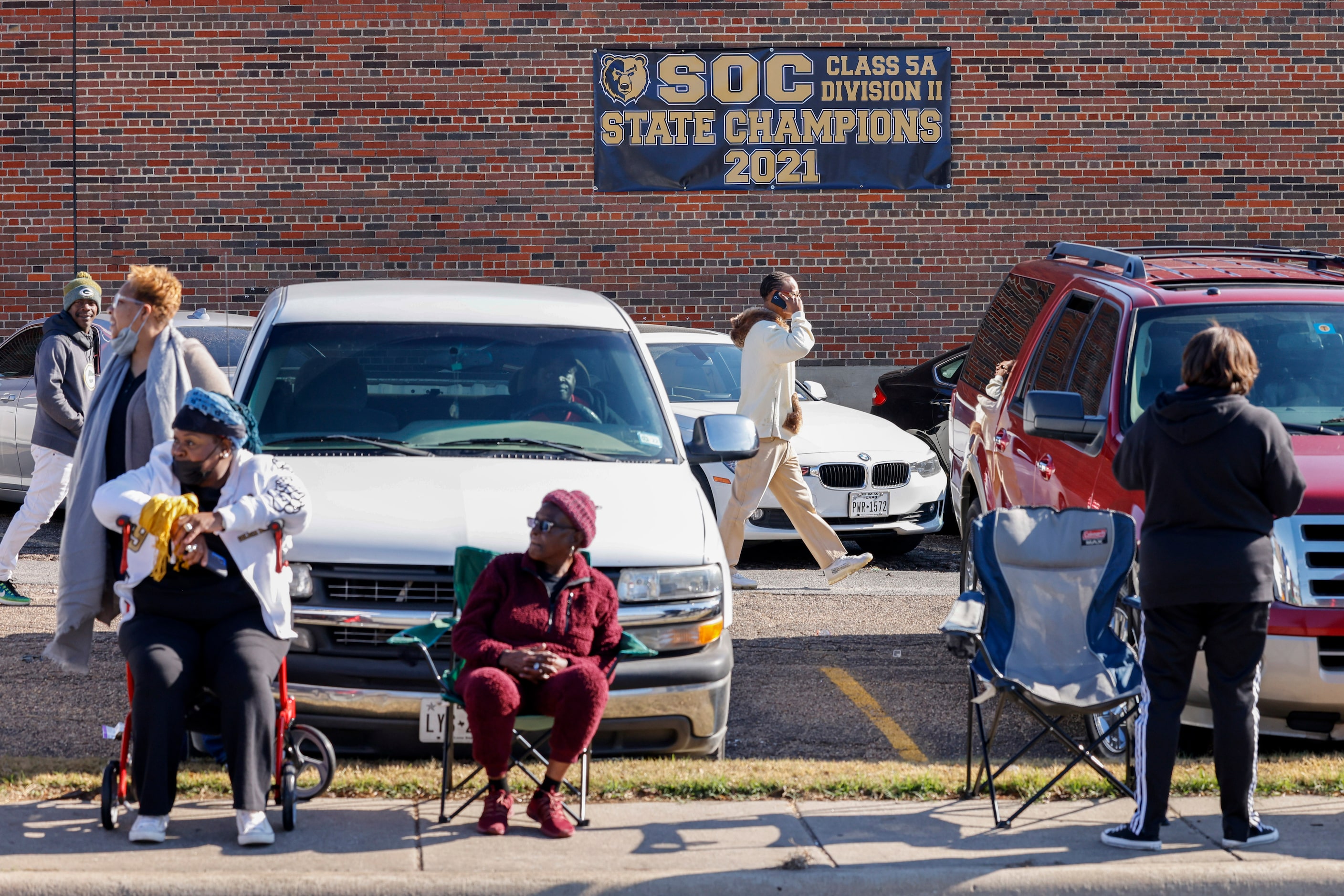 Commenty members and fans wait along Marsalis Avenue before a parade celebrating South Oak...