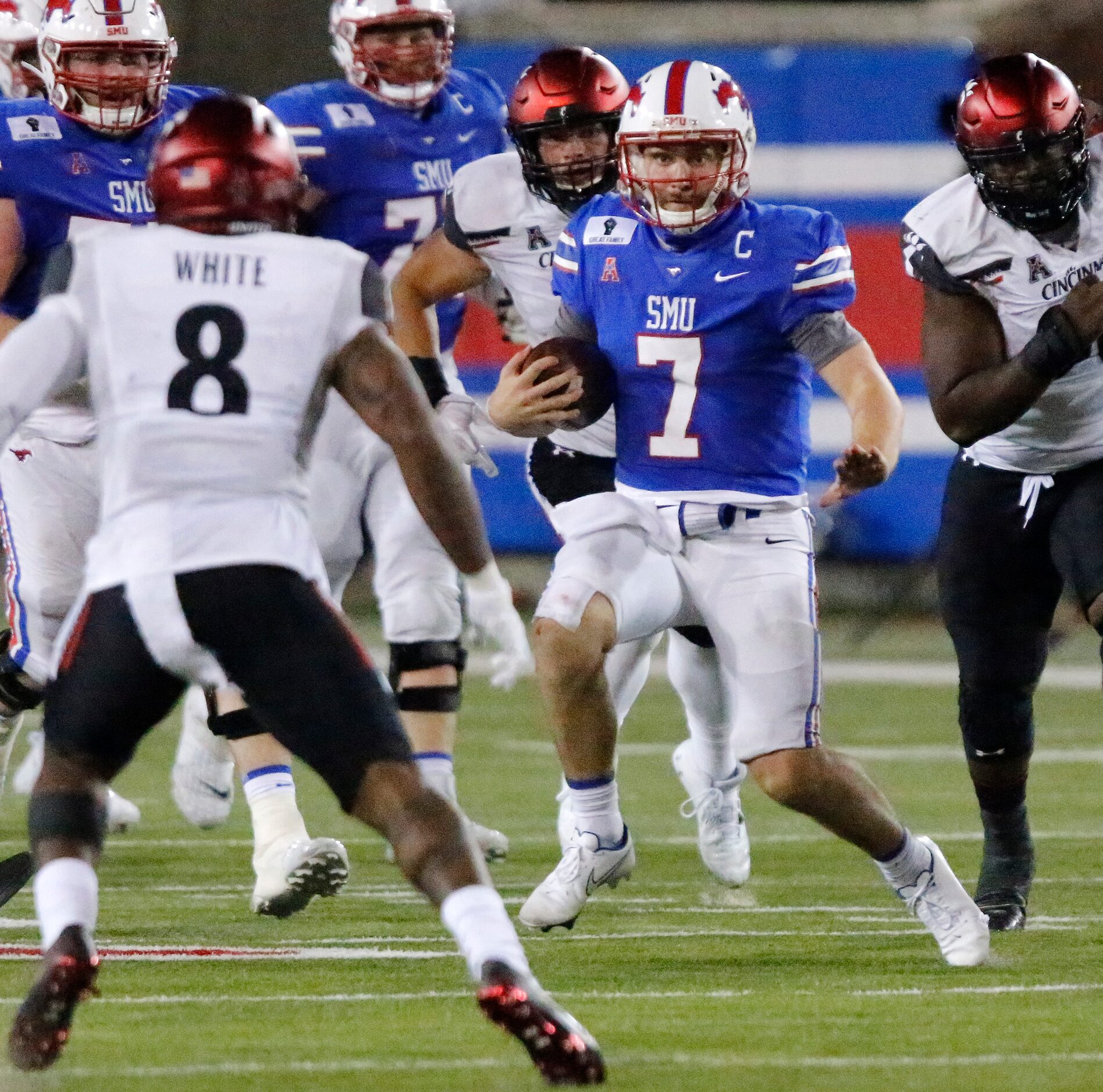 Southern Methodist Mustangs quarterback Shane Buechele (7) runs the football during the...