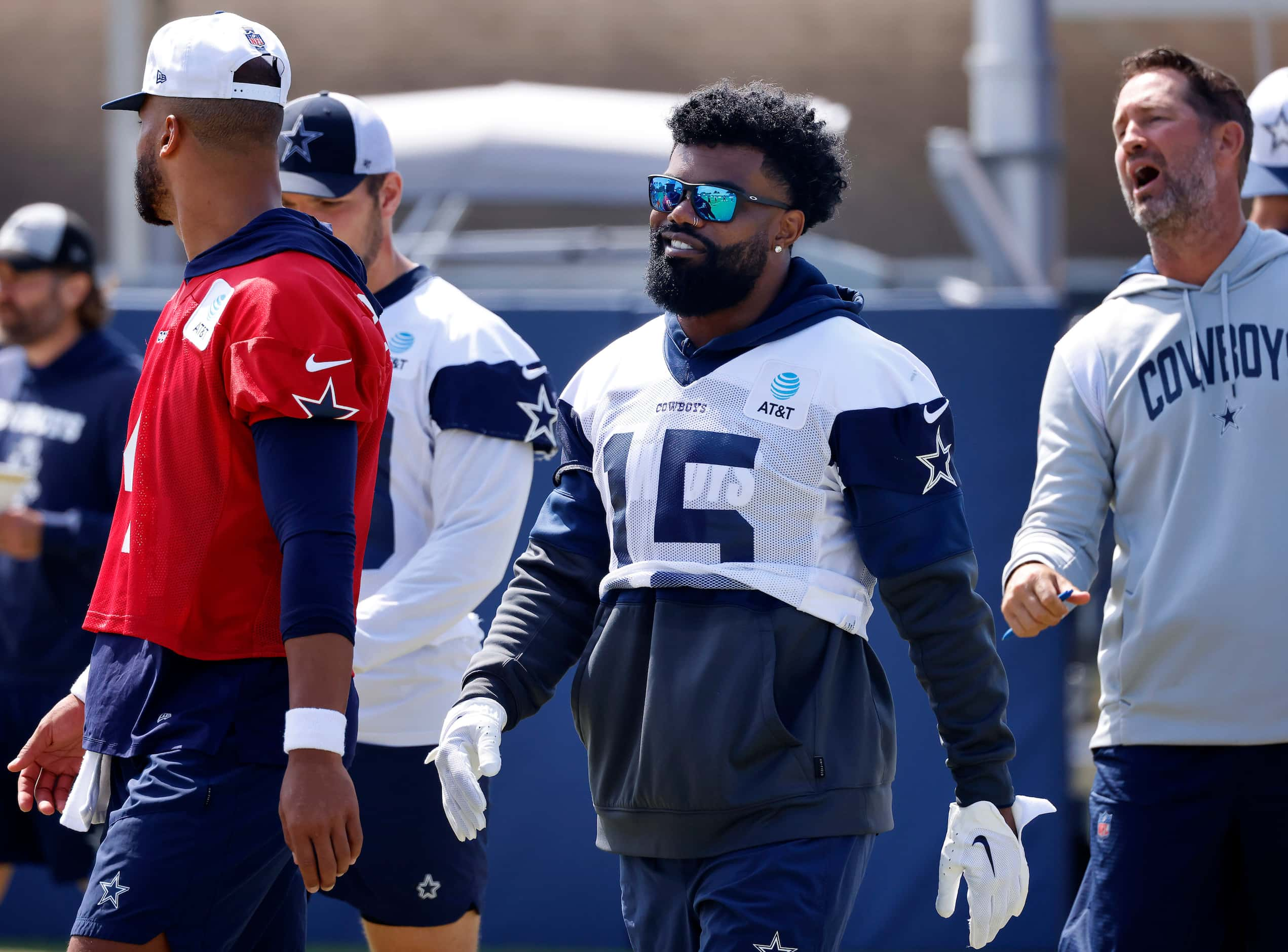 Dallas Cowboys running back Ezekiel Elliott (15) walks to the huddle during a mock game walk...