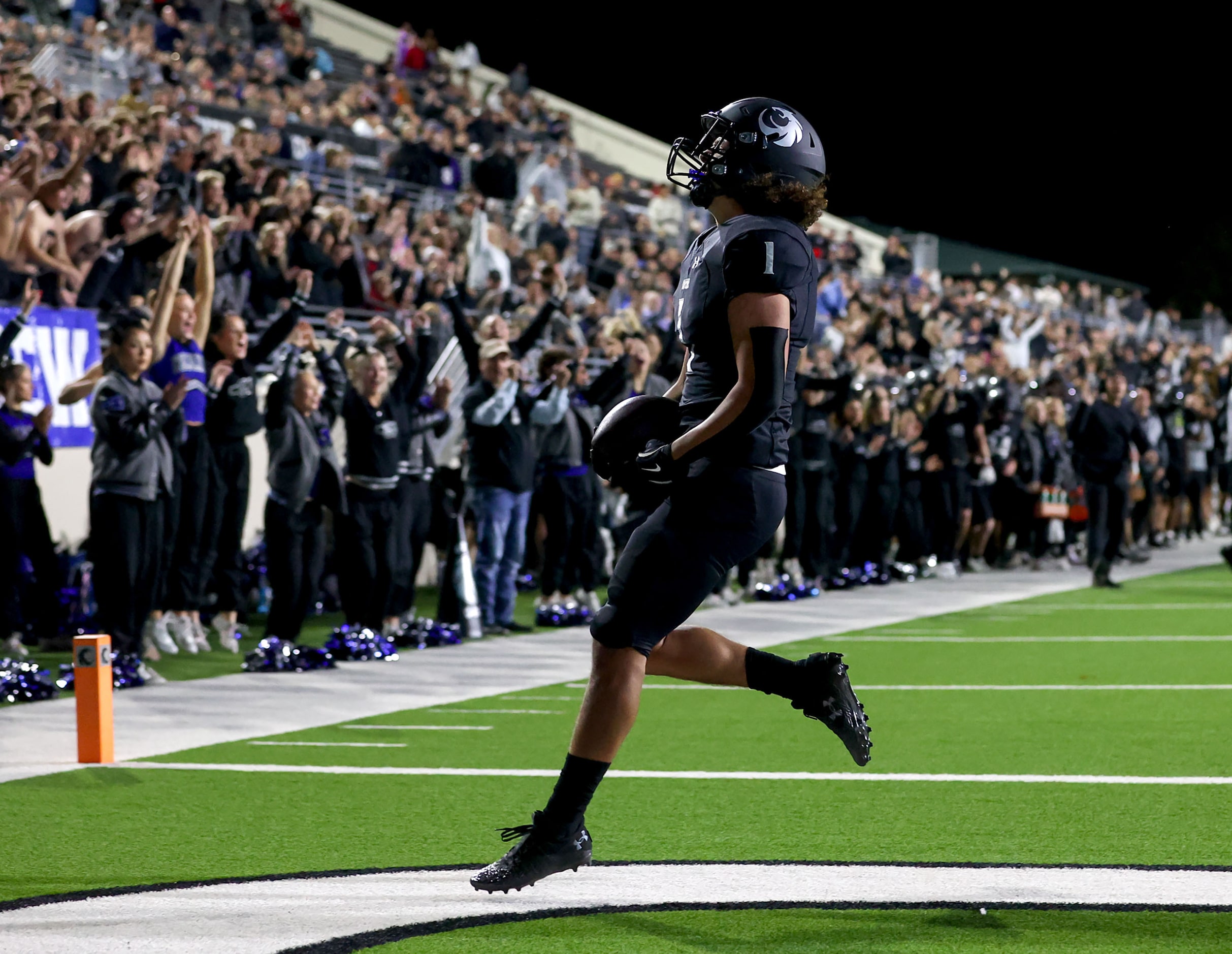 Denton Guyer running back Kaedyn Cobbs (1) goes into the endzone for a touchdown run against...