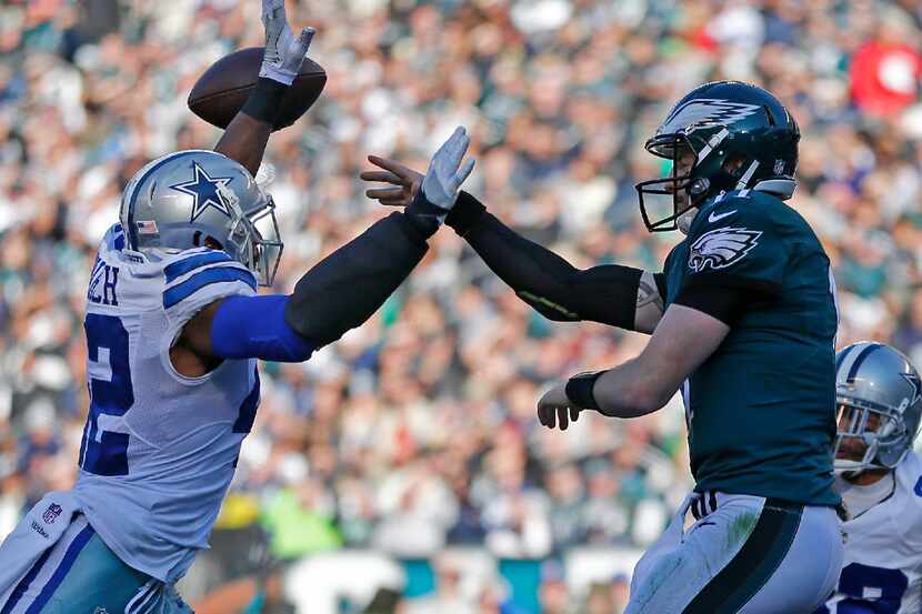 Philadelphia Eagles quarterback Carson Wentz (11) gets pressured by Dallas Cowboys strong...