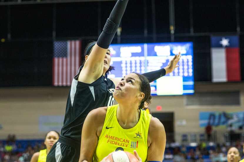 Dallas Wings center Liz Cambage (8) attempts to make a basket during game against the Las...