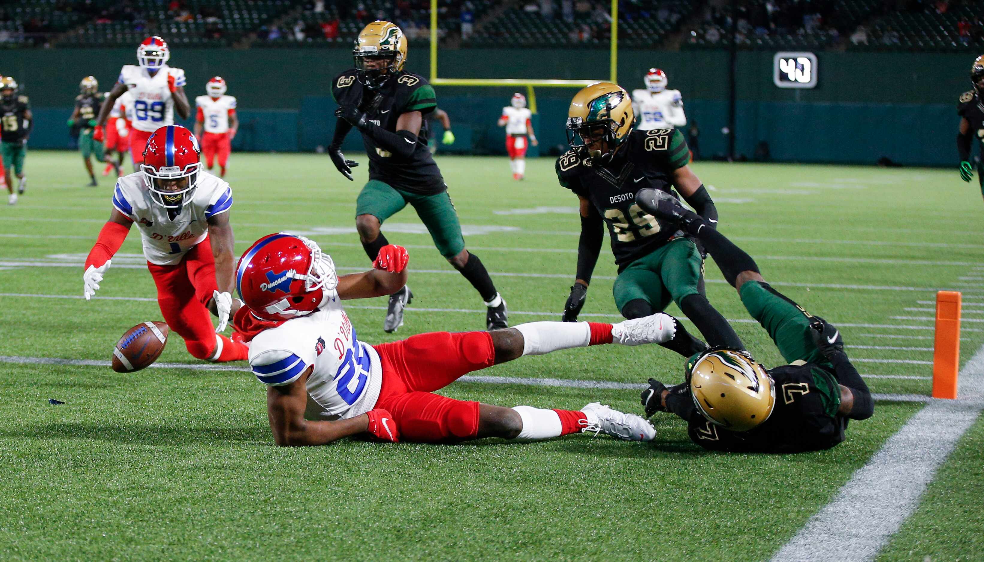 Duncanville sophomore wide receiver Lontrell Turner (22) fumbles the ball short of the end...