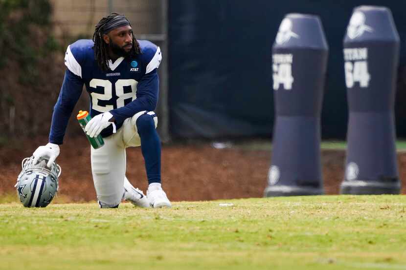 Dallas Cowboys safety Malik Hooker takes a break while doing conditioning during a practice...