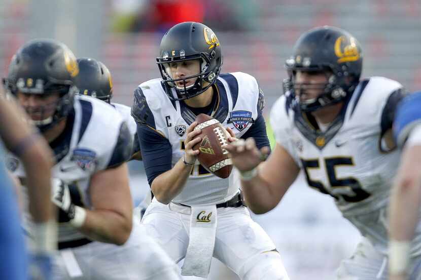 California quarterback Jared Goff takes a snap during the fourth quarter of the Lockheed...