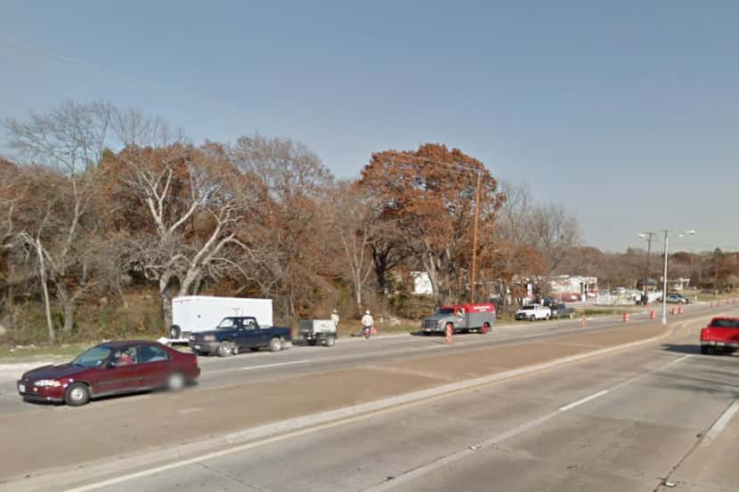 La policía busca a conductor que atropelló y mató a otra persona en Pleasant Grove.
