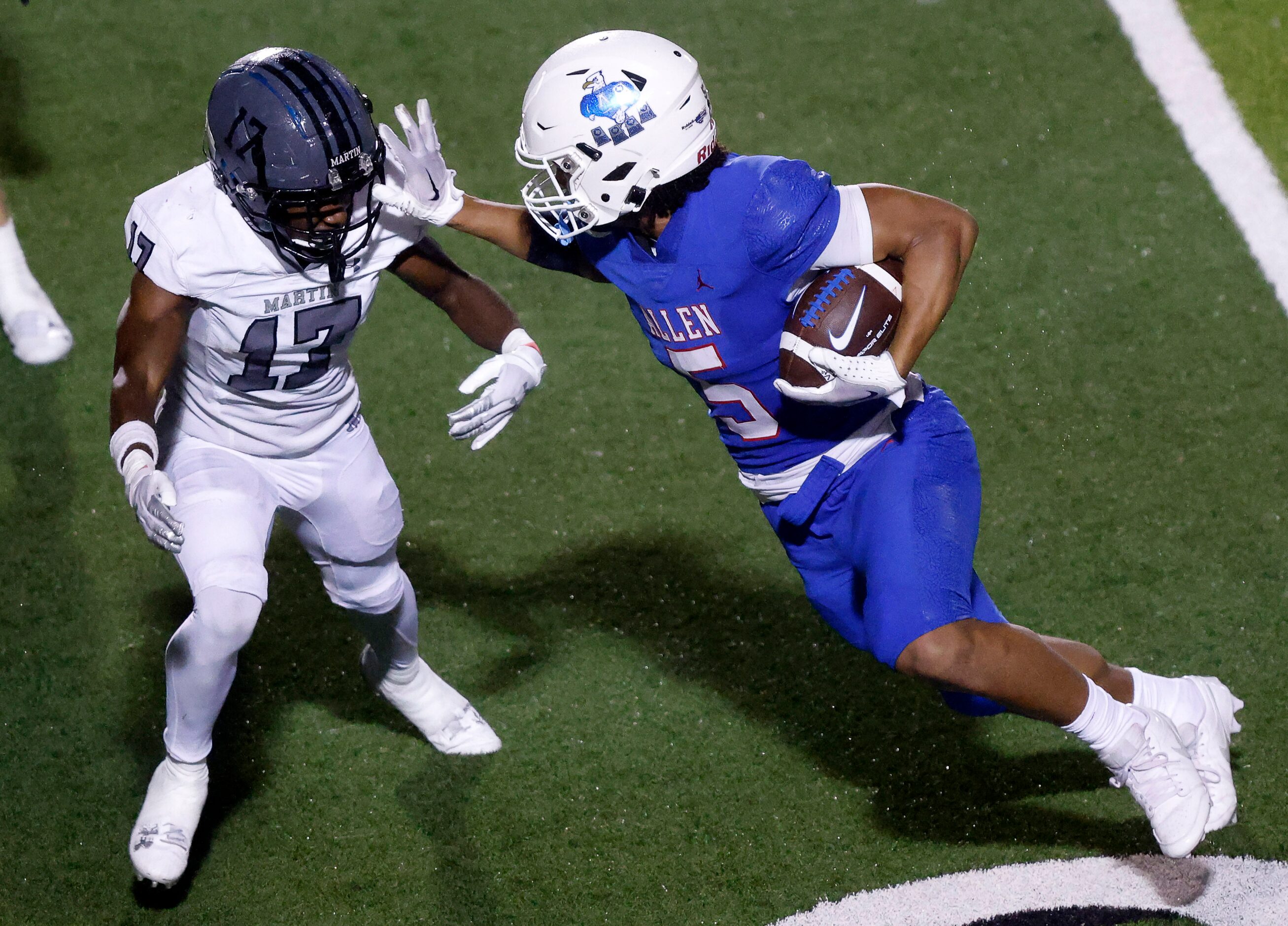 Allen wide receiver Quinton House-Hammonds (5) gives a stiff arm to Arlington Martin...