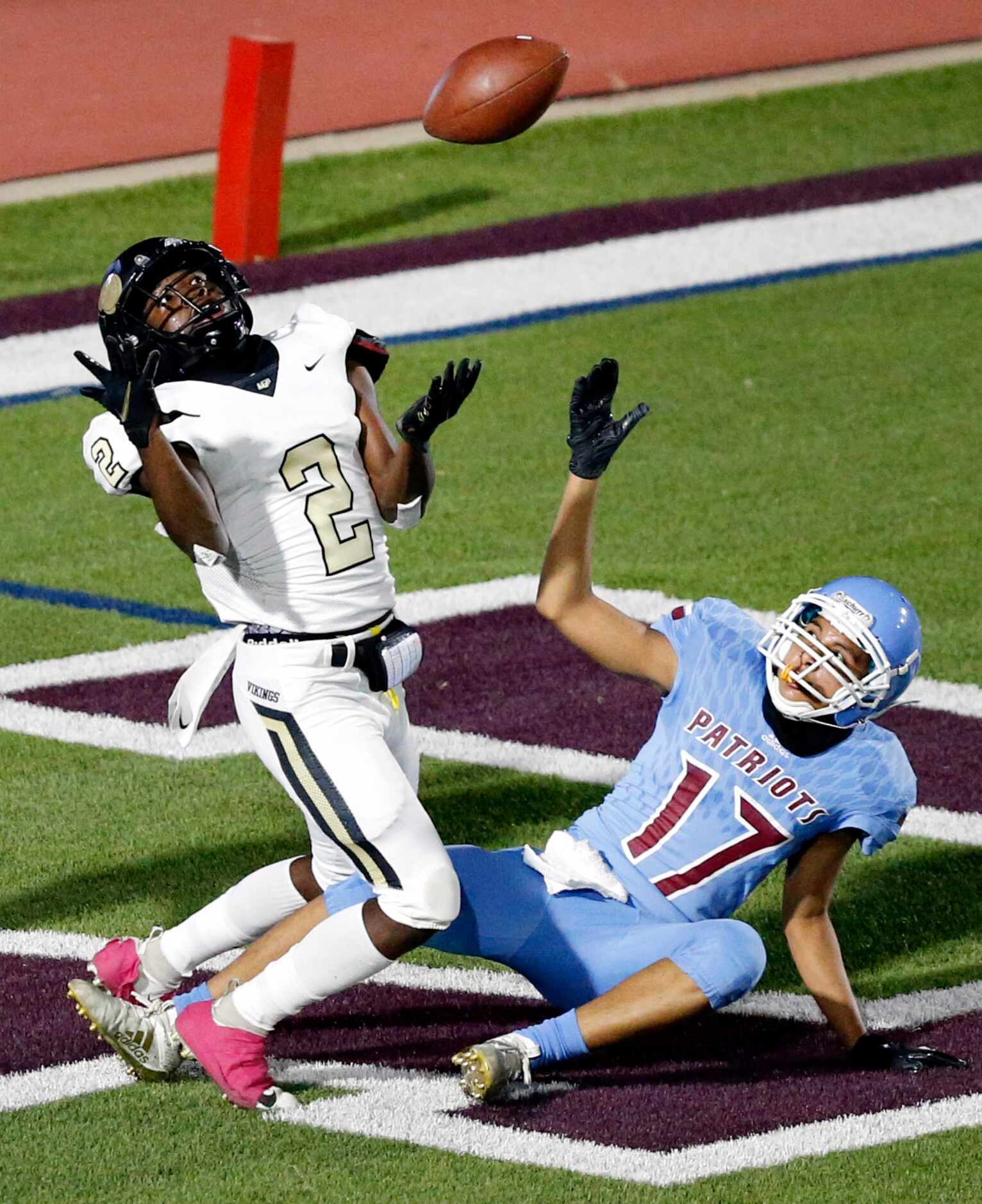 Pinkston wide receiver Keidrum Chambers-Bell (2) goes up for a two-point conversion in the...